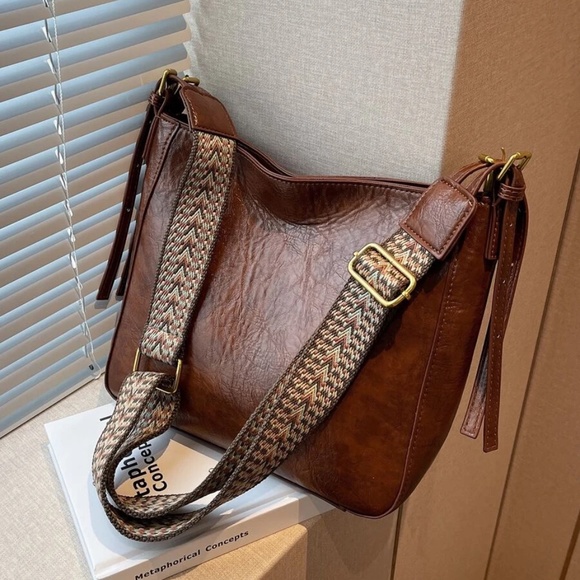 Western Vegan Leather Shoulder Crossbody Bag - Picture 4 of 16